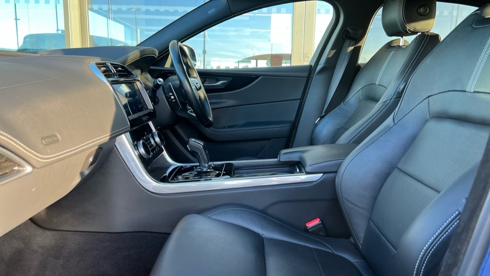 Used Jaguar XE 2021 for sale - 76872245: Photo 3