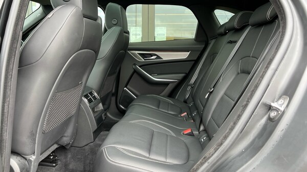 Used Jaguar F-Pace 2023 for sale - 76208823: Photo 4