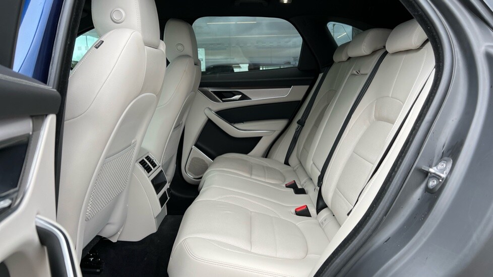 Used Jaguar F-Pace 2022 for sale - 76095936: Photo 4
