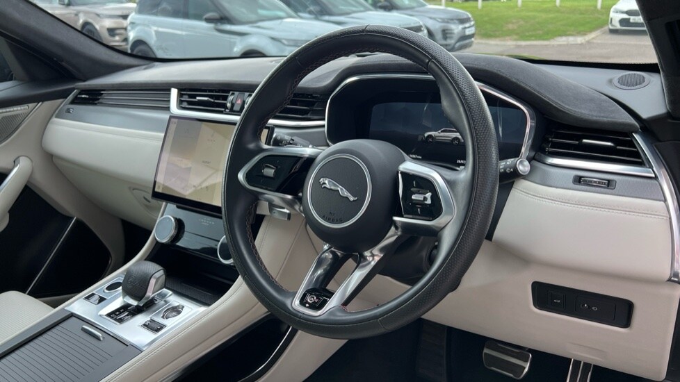 Used Jaguar F-Pace 2022 for sale - 76074537: Photo 32