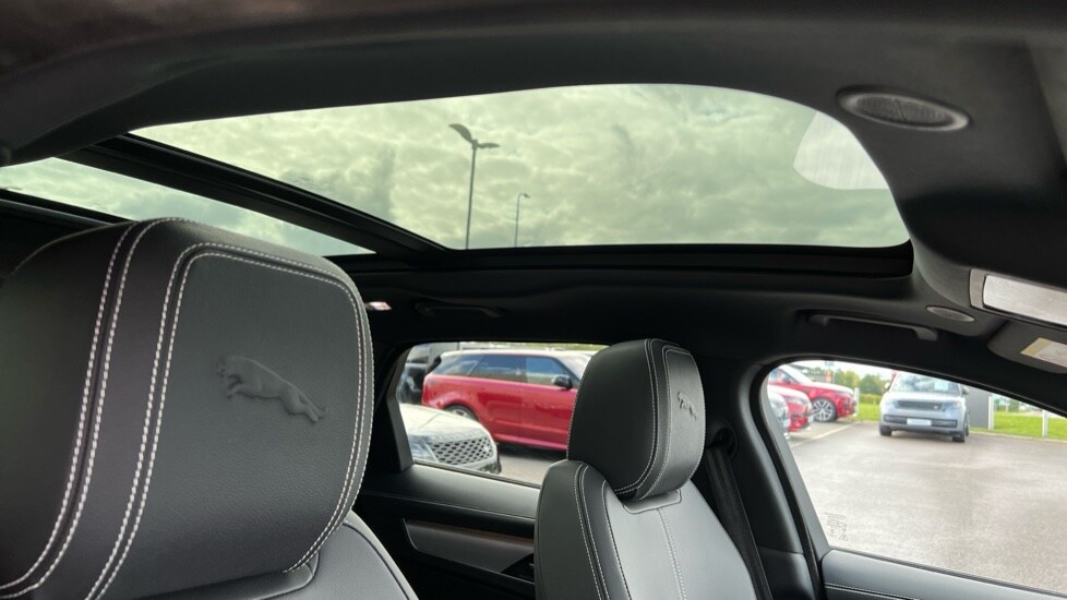 Used Jaguar F-Pace 2023 for sale - 76034025: Photo 21