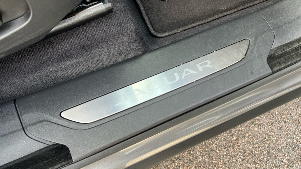 Used Jaguar F-Pace 2023 for sale - 76034025: Photo 24