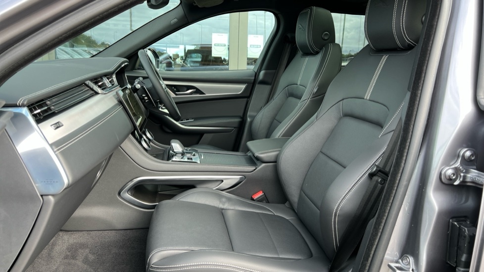 Used Jaguar F-Pace 2023 for sale - 76034025: Photo 3