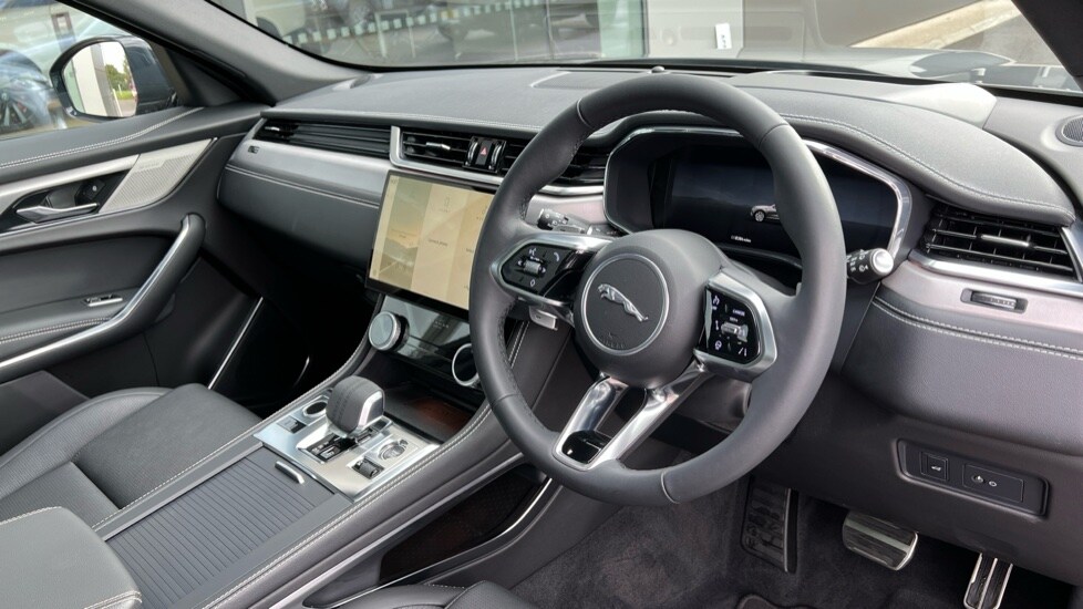 Used Jaguar F-Pace 2023 for sale - 76034025: Photo 32