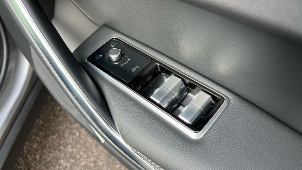 Used Jaguar F-Pace 2023 for sale - 76034025: Photo 35
