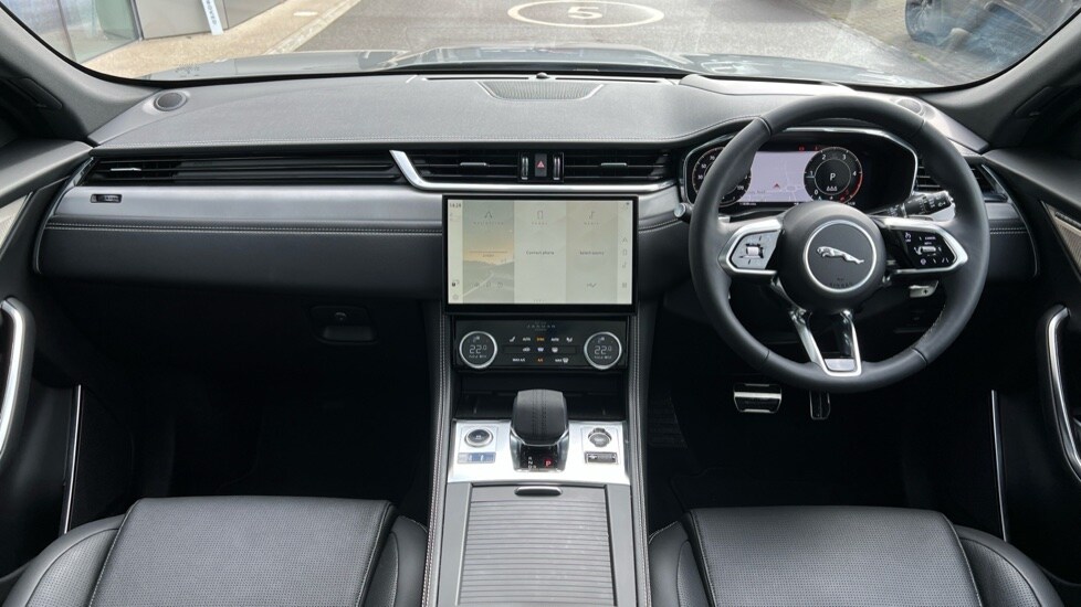 Used Jaguar F-Pace 2023 for sale - 76034025: Photo 9