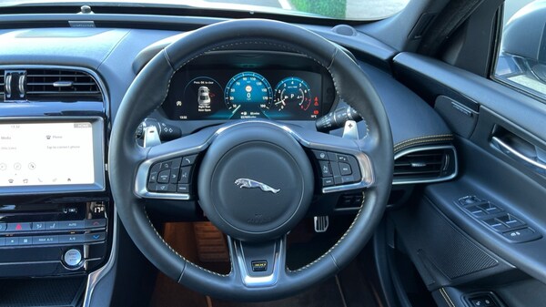 Used Jaguar XE 2018 for sale - 76190930: Photo 15