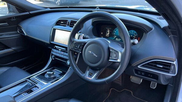 Used Jaguar XE 2018 for sale - 76190930: Photo 32