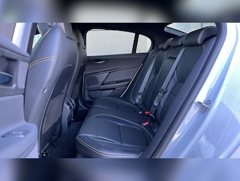 Used Jaguar XE 2018 for sale - 76190930: Photo 4