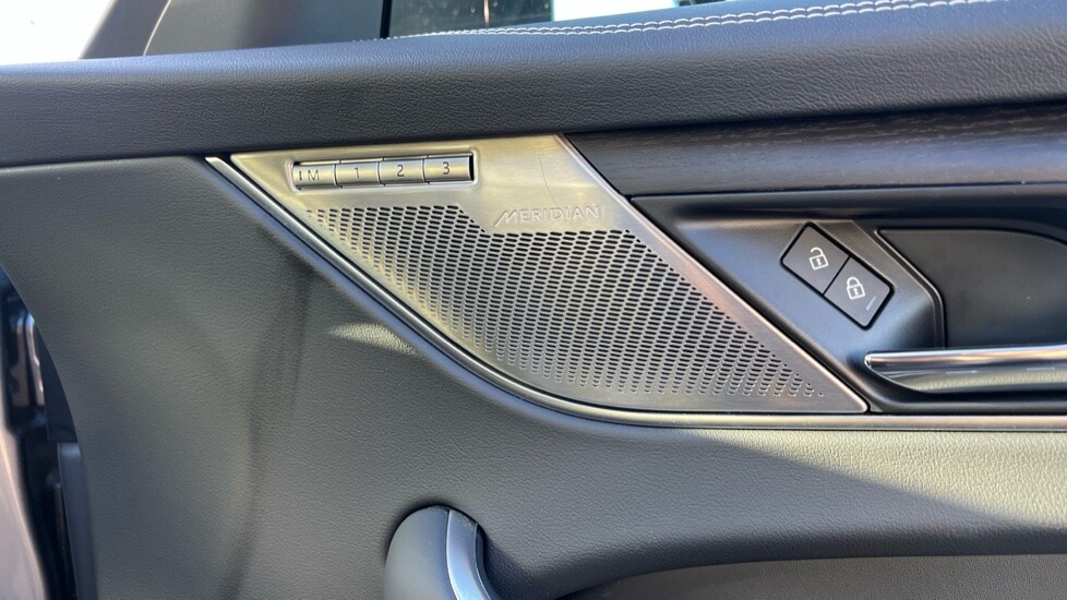 Used Jaguar F-Pace 2024 for sale - 76873069: Photo 39