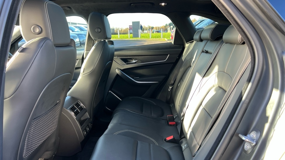 Used Jaguar F-Pace 2024 for sale - 76773142: Photo 4
