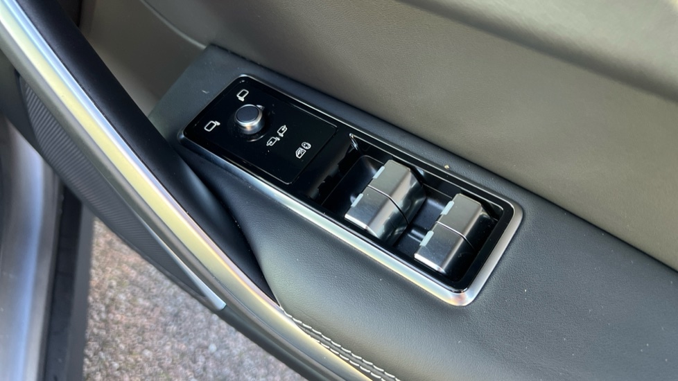 Used Jaguar F-Pace 2024 for sale - 76773142: Photo 44