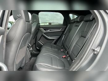 Used Jaguar F-Pace 2023 for sale - 75547420: Photo