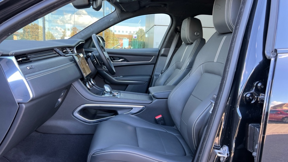 Used Jaguar F-Pace 2023 for sale - 76647794: Photo 3