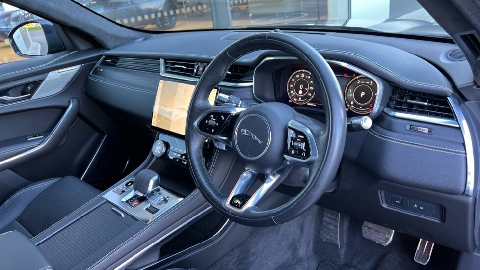 Used Jaguar F-Pace 2022 for sale - 76870820: Photo 32