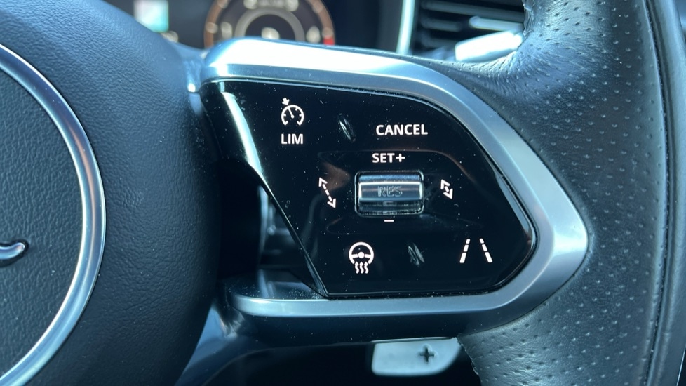 Used Jaguar F-Pace 2022 for sale - 76870820: Photo 35