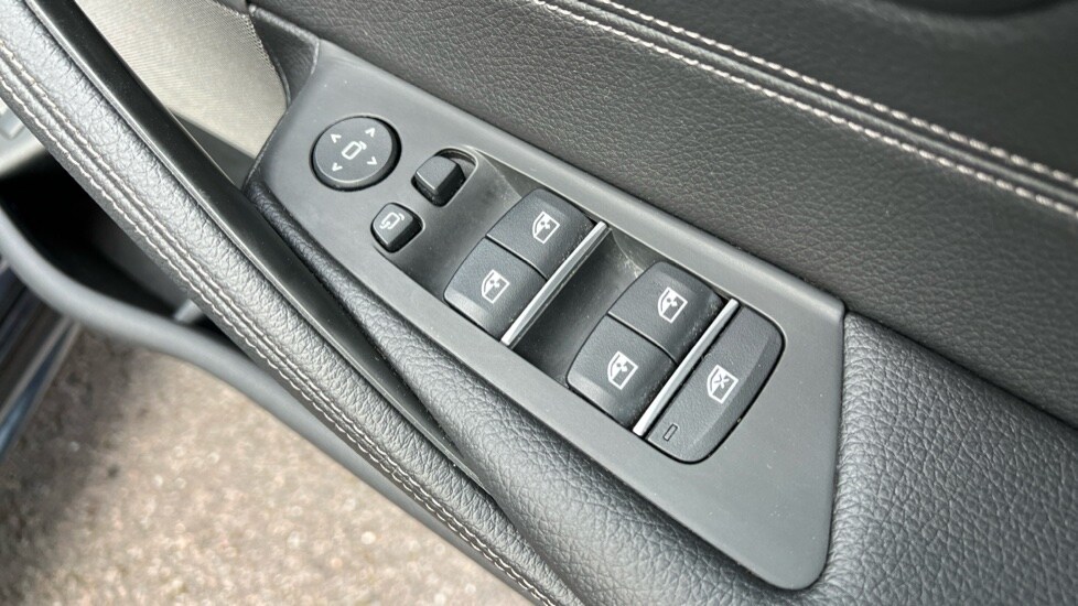 Used BMW 5 Series 2017 for sale - 77010277: Photo 31