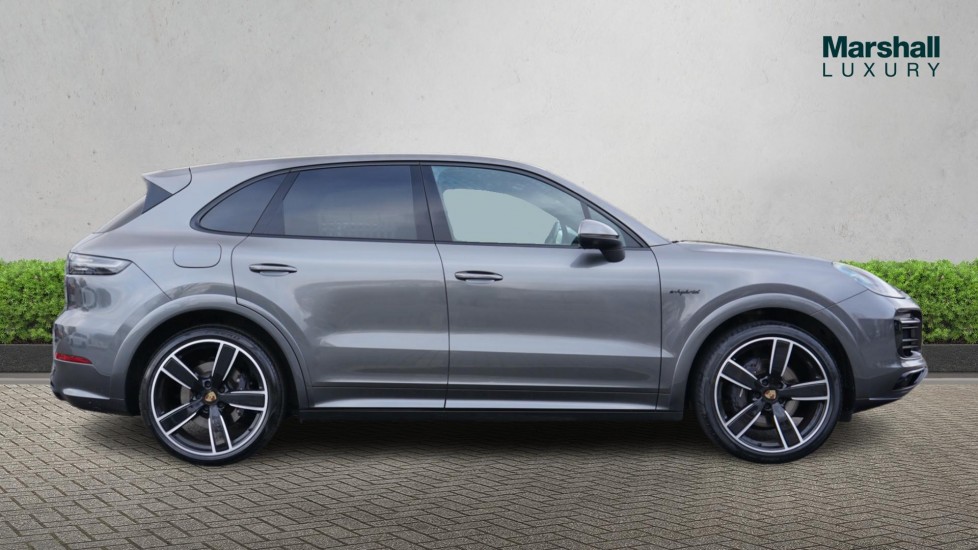 Used Porsche Cayenne 2022 for sale - 77095358: Photo 2