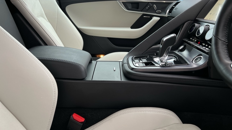 Used Jaguar F-Type 2021 for sale - 76874298: Photo 21