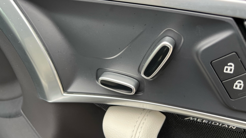 Used Jaguar F-Type 2021 for sale - 76874298: Photo 25