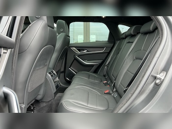 Used Jaguar F-Pace 2023 for sale - 75860136: Photo
