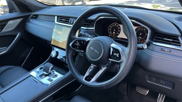 Used Jaguar F-Pace 2023 for sale - 76248644: Photo 32