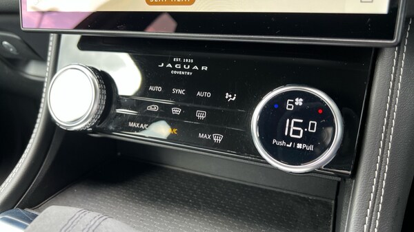 Used Jaguar F-Pace 2022 for sale - 75554365: Photo 42