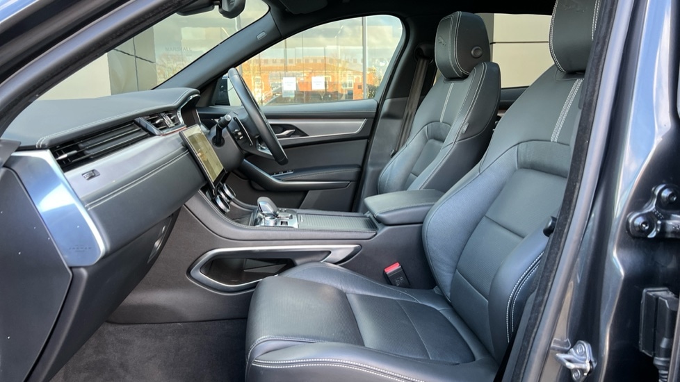 Used Jaguar F-Pace 2023 for sale - 76954420: Photo 3