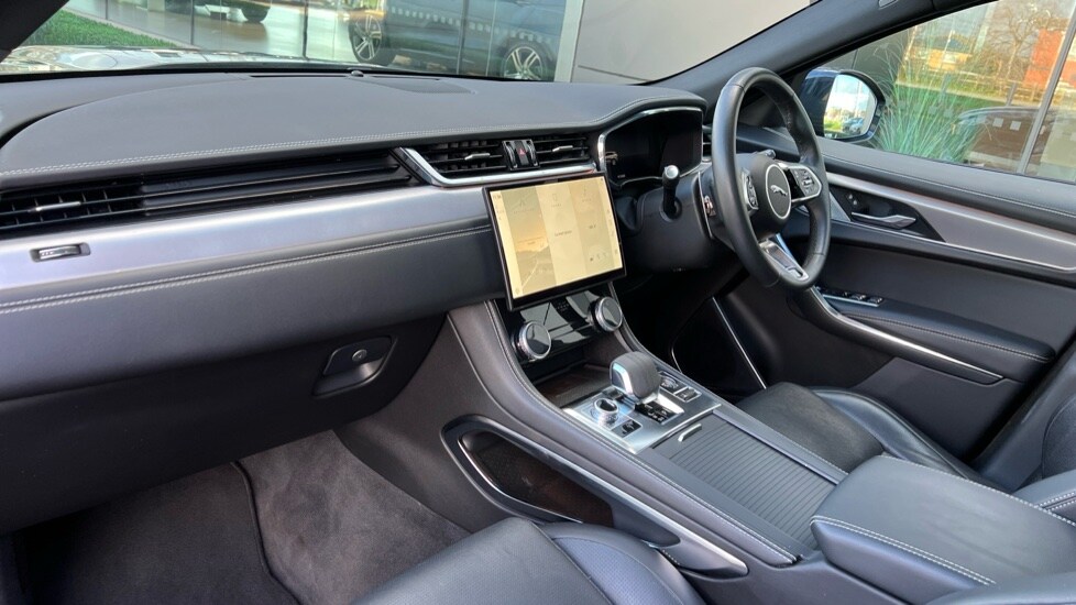 Used Jaguar F-Pace 2023 for sale - 76954420: Photo 33