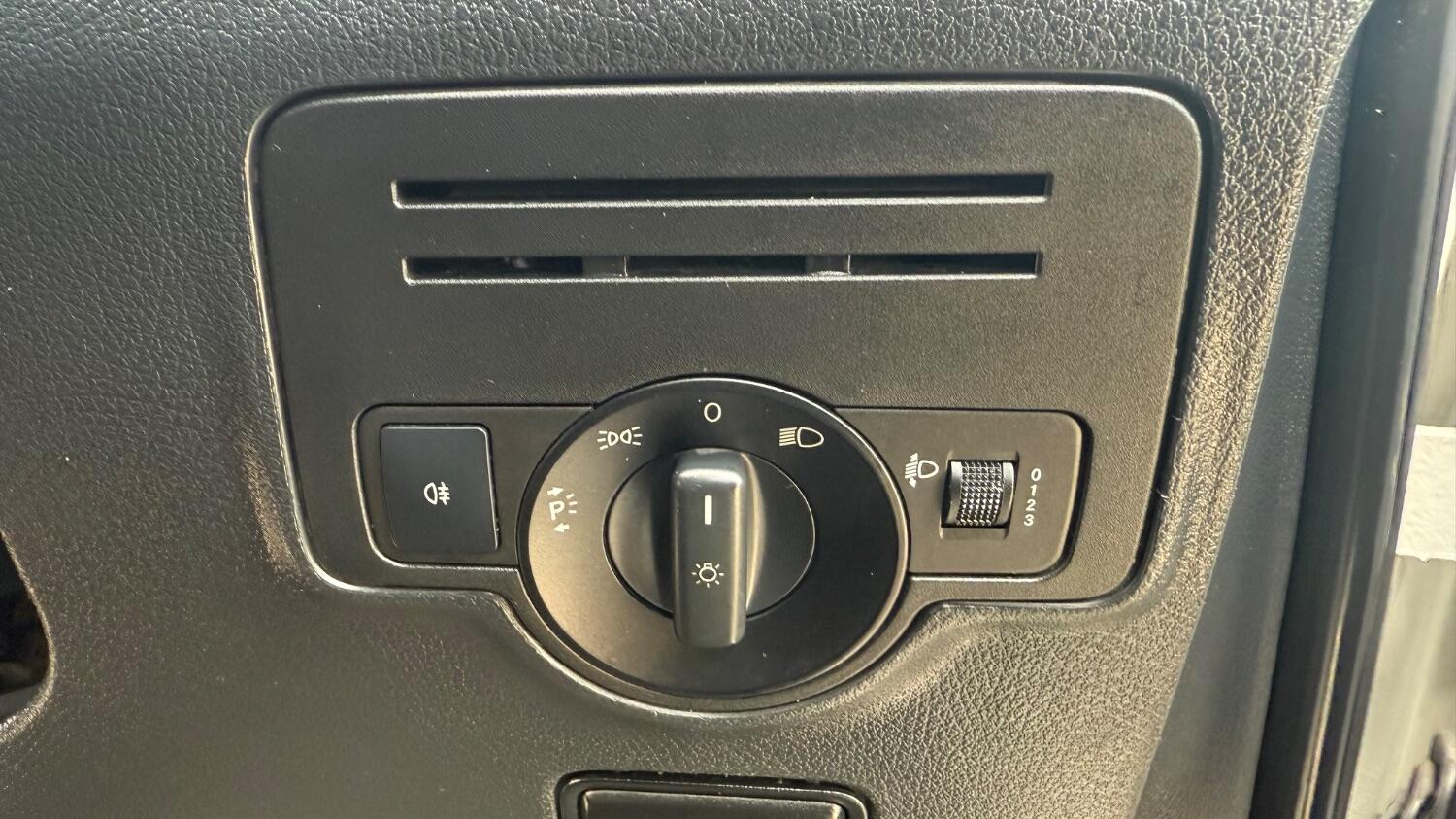 Used Mercedes-Benz Vito 2015 for sale - 76793130: Photo 11