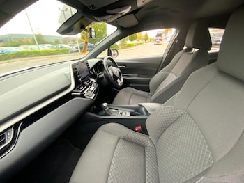 Used Toyota C-HR 2022 for sale - 76691120: Photo