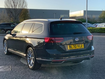 Used Volkswagen Passat 2021 for sale - 76691063: Photo