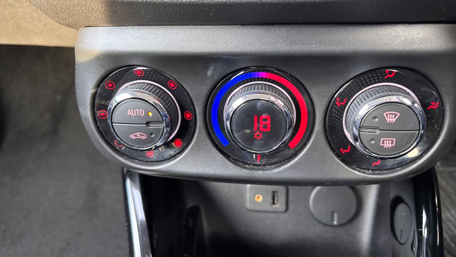 Used Vauxhall ADAM 2015 for sale - 76636617: Photo 17