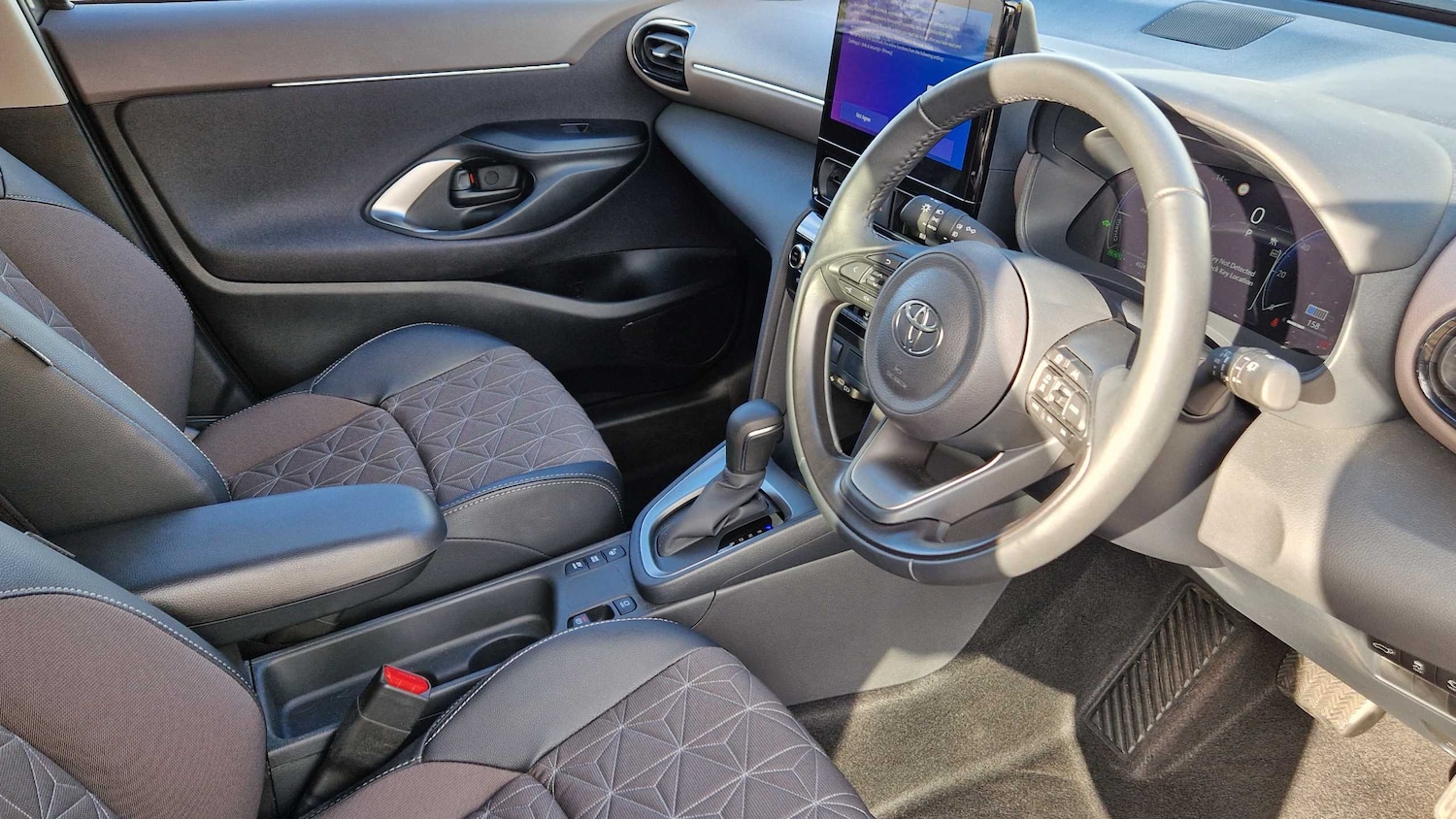 Used Toyota Yaris Cross 2024 for sale - 76524039: Photo 9