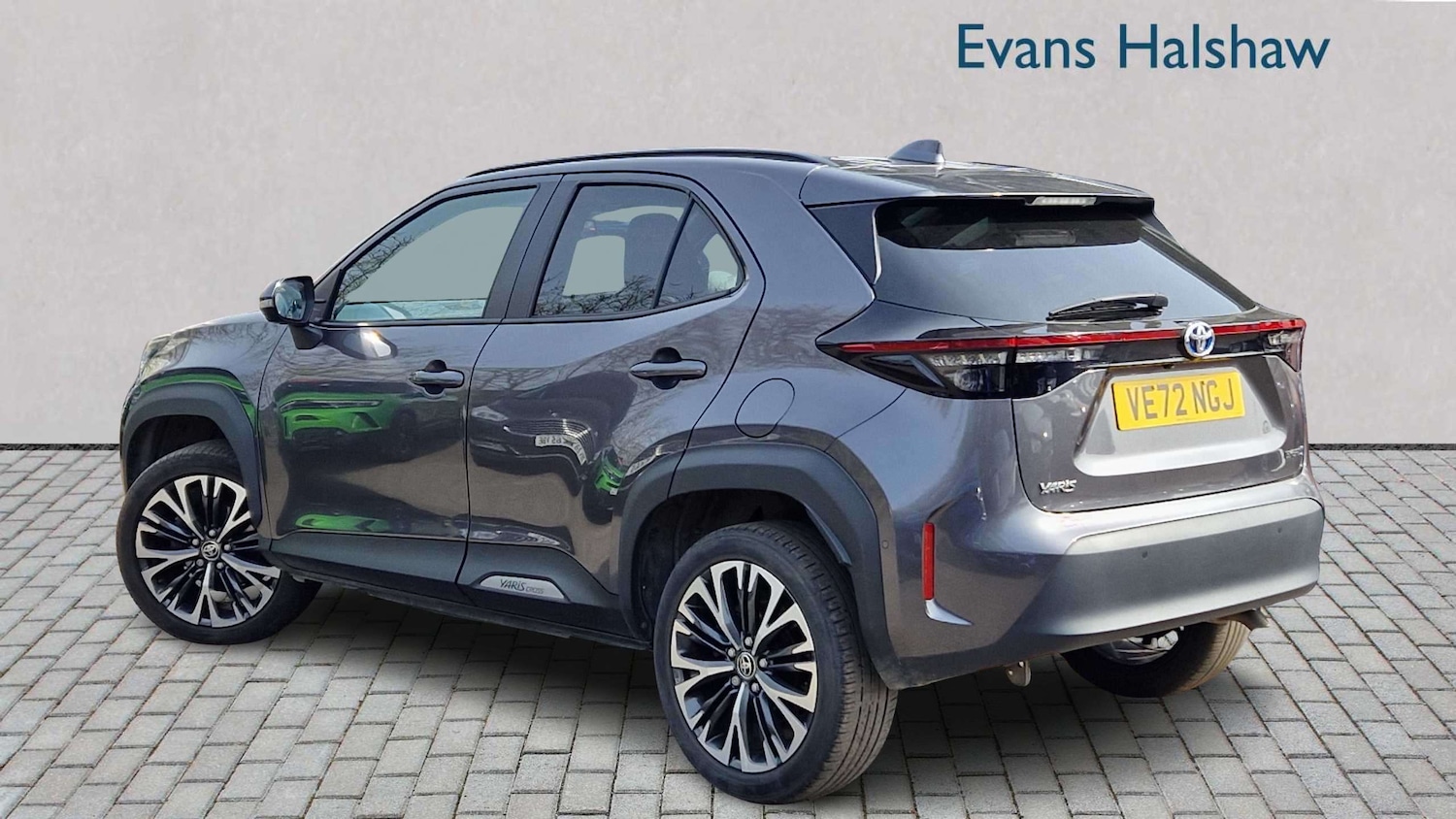 Used Toyota Yaris Cross 2023 for sale - 77972575: Photo 2