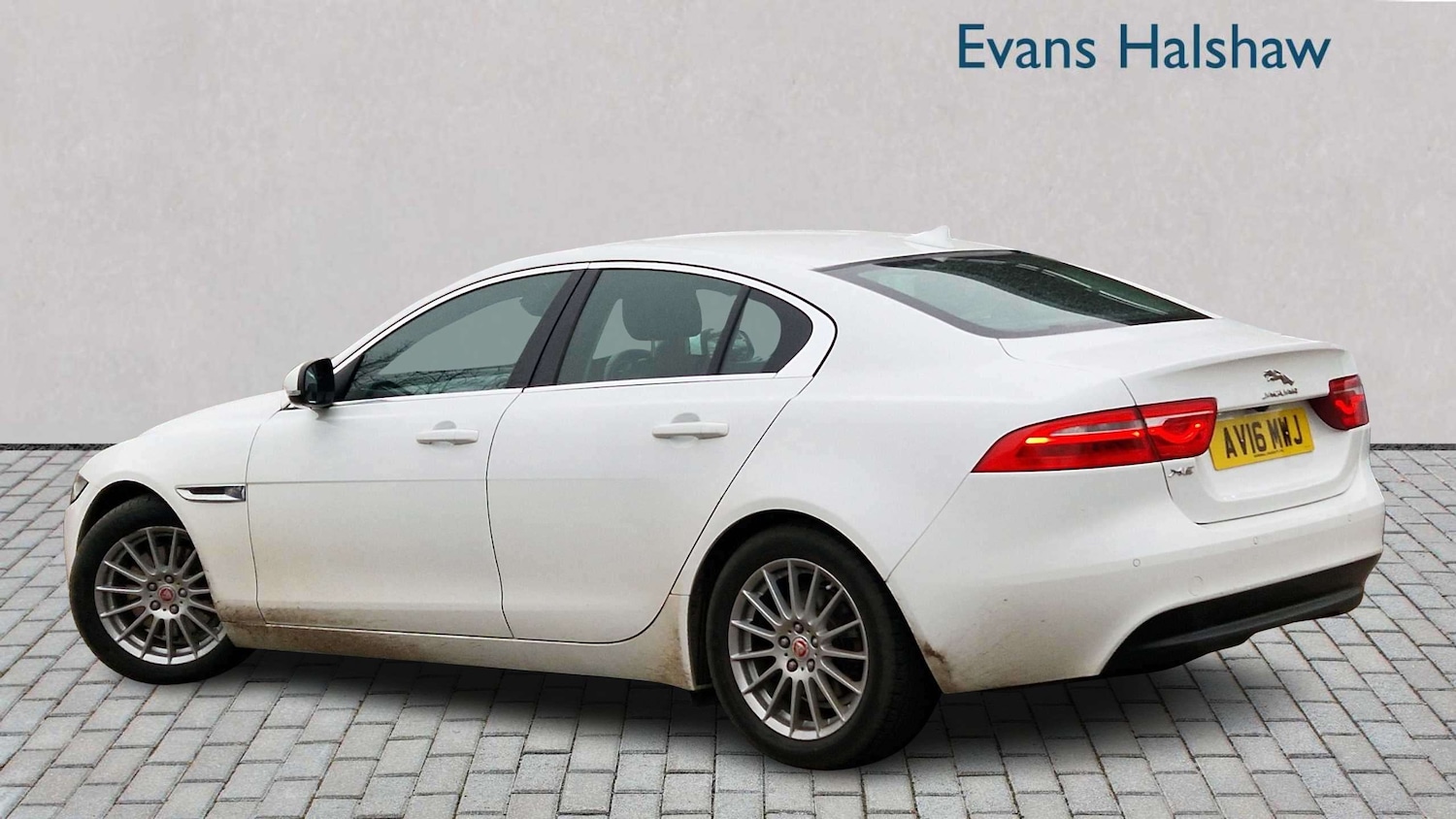 Used Jaguar XE 2016 for sale - 77787186: Photo 3