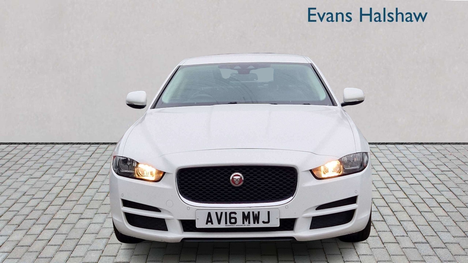 Used Jaguar XE 2016 for sale - 77787186: Photo 4