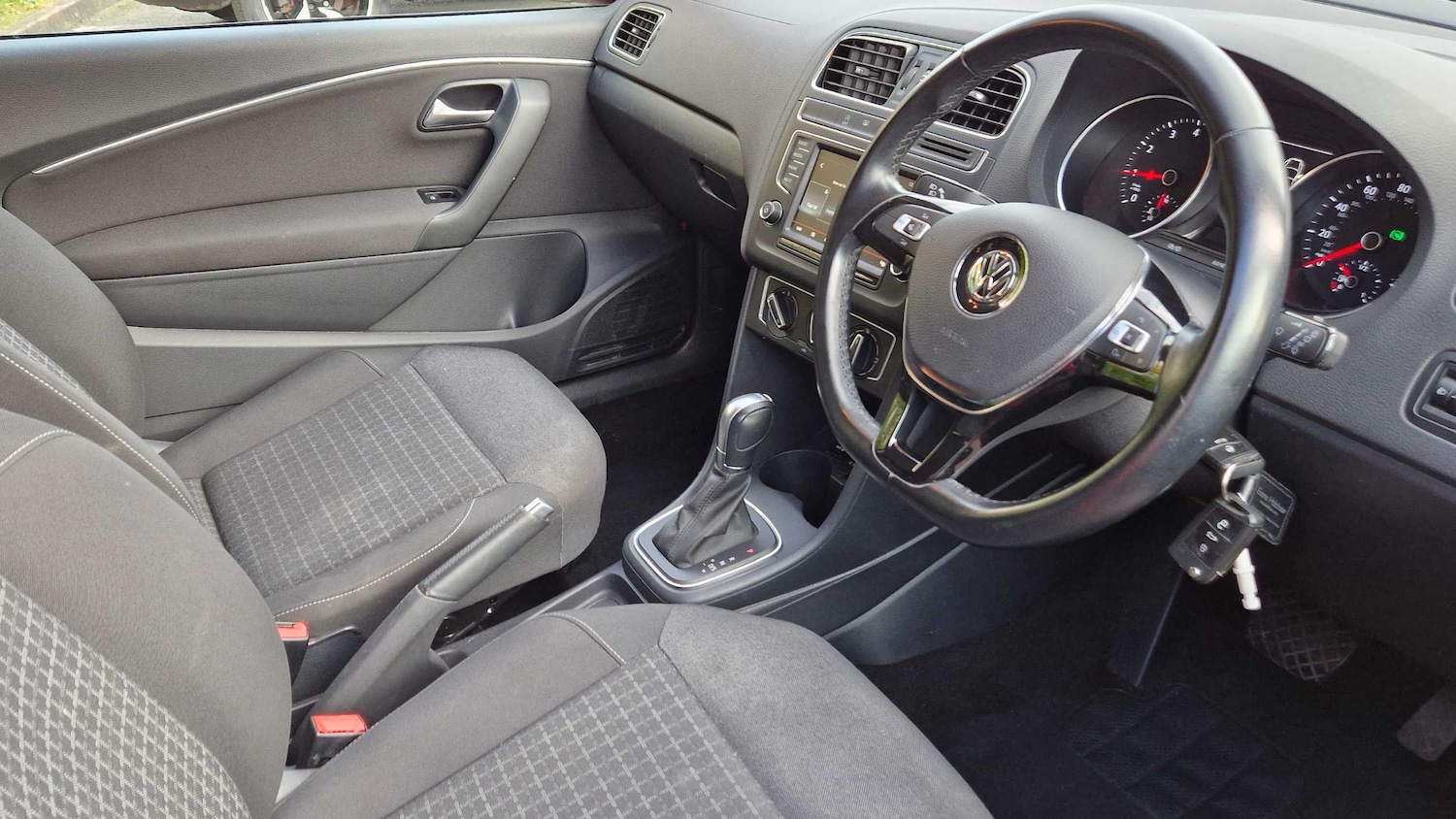 Used Volkswagen Polo 2015 for sale - 76636642: Photo 10