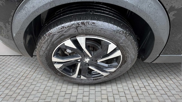 Used Peugeot 2008 2022 for sale - 76230420: Photo 10