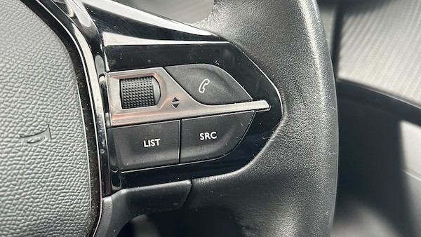 Used Peugeot 2008 2022 for sale - 76230420: Photo 19