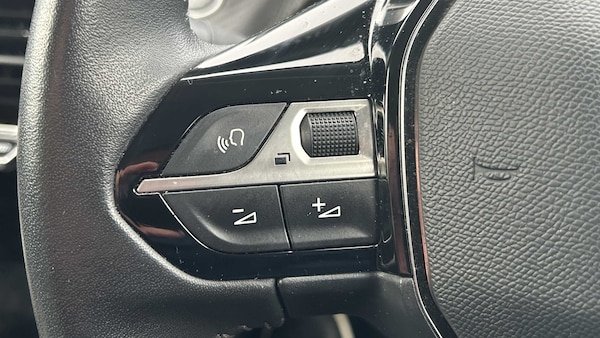Used Peugeot 2008 2022 for sale - 76230420: Photo 20