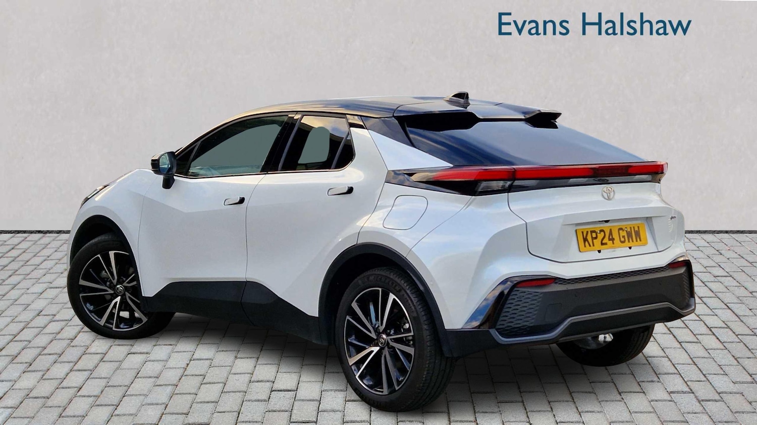 Used Toyota C-HR 2024 for sale - 77103132: Photo 2