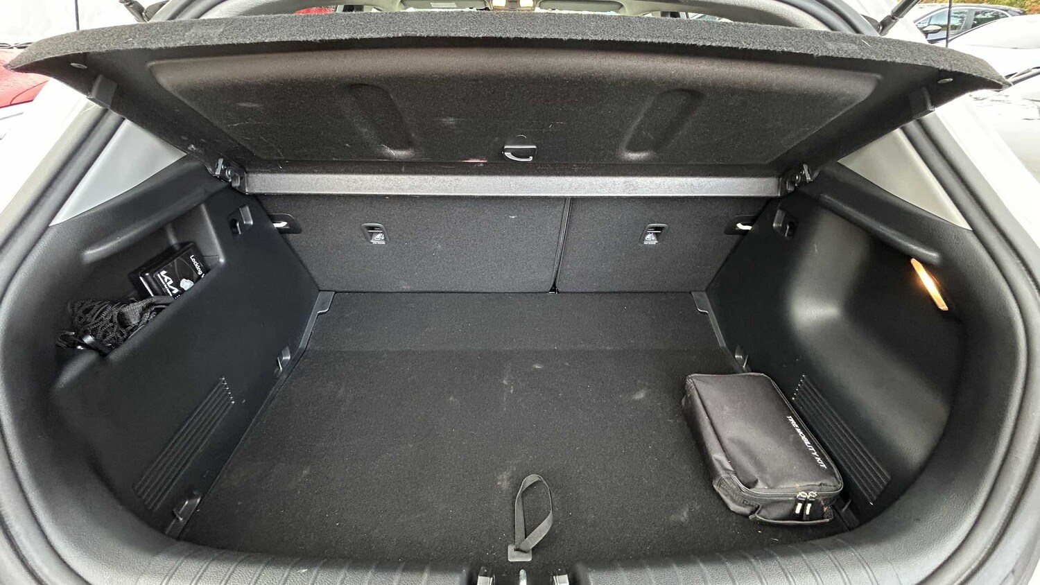 Used Kia Stonic 2023 for sale - 76272175: Photo 8