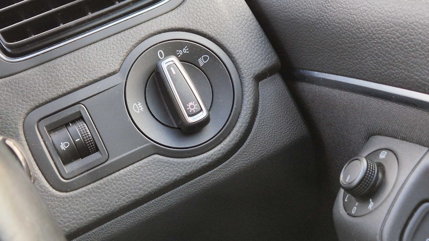 Used Volkswagen Polo 2015 for sale - 76390750: Photo 17