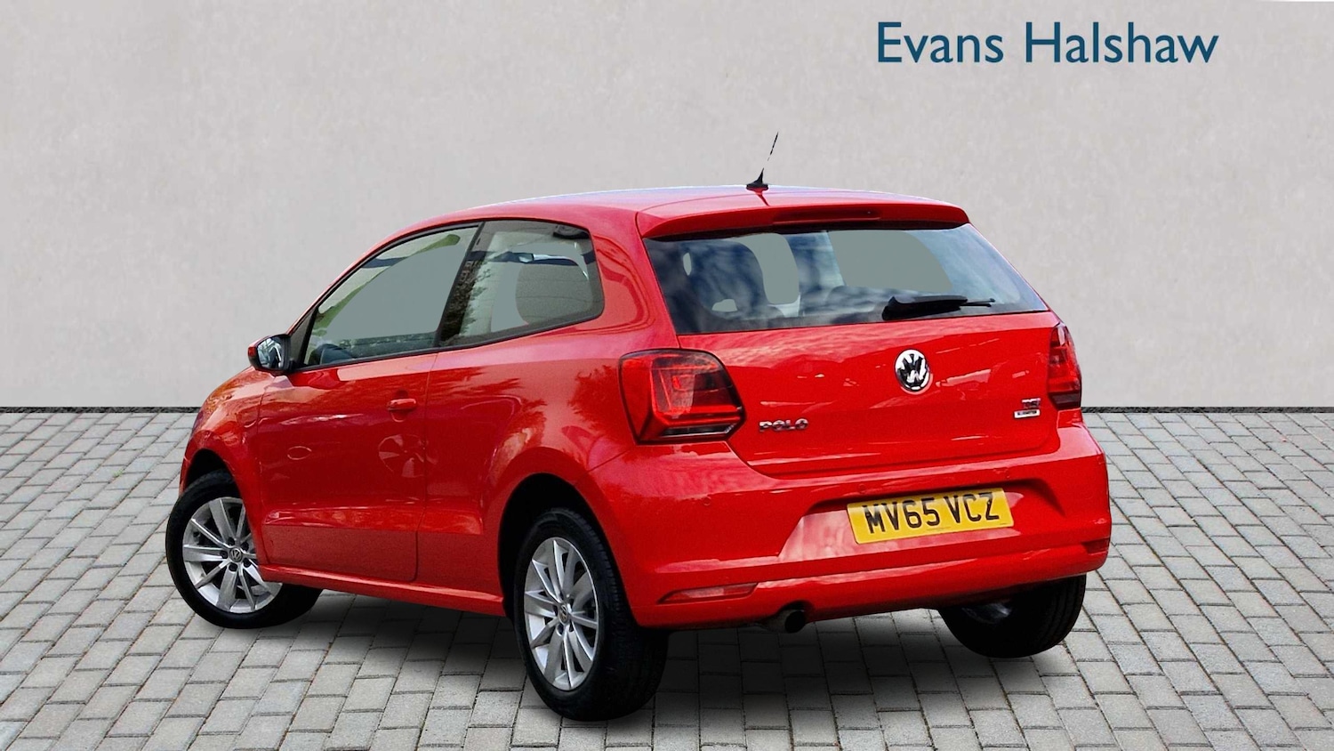 Used Volkswagen Polo 2015 for sale - 76390750: Photo 2