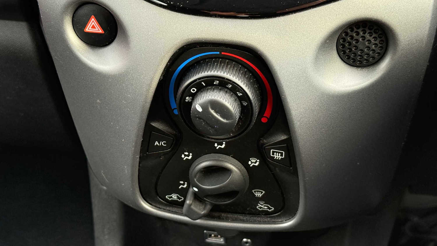 Used Toyota AYGO 2018 for sale - 77147381: Photo 16