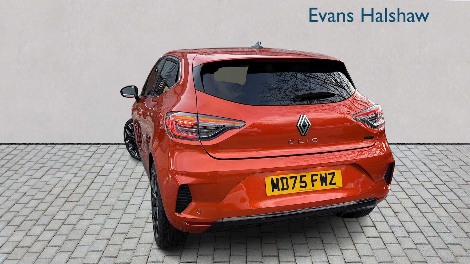 Used Renault Clio 2025 for sale - 77514424: Photo 2