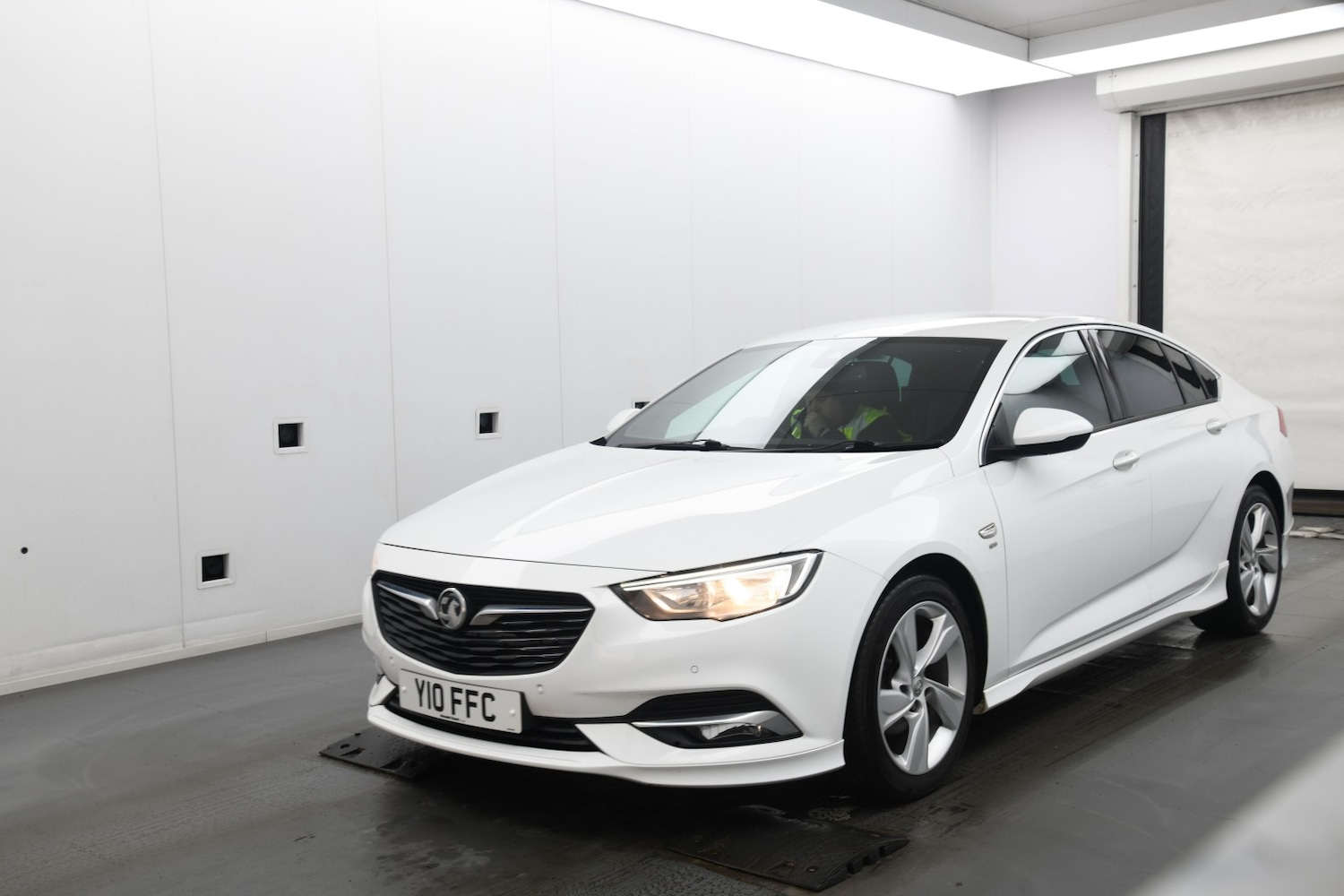 Used Vauxhall Insignia 2018 for sale - 77668613: Photo 1