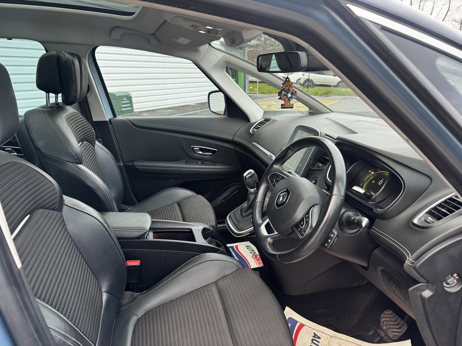 Used Renault Grand Scenic 2017 for sale - 77129483: Photo 10