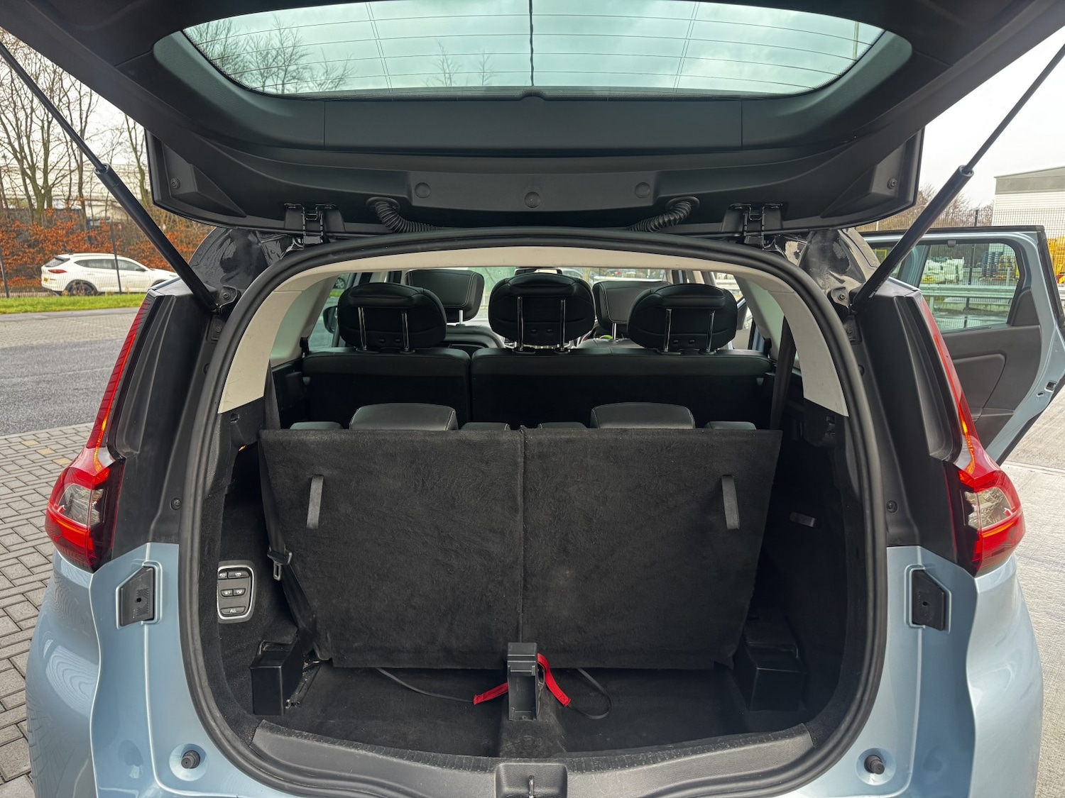 Used Renault Grand Scenic 2017 for sale - 77129483: Photo 11